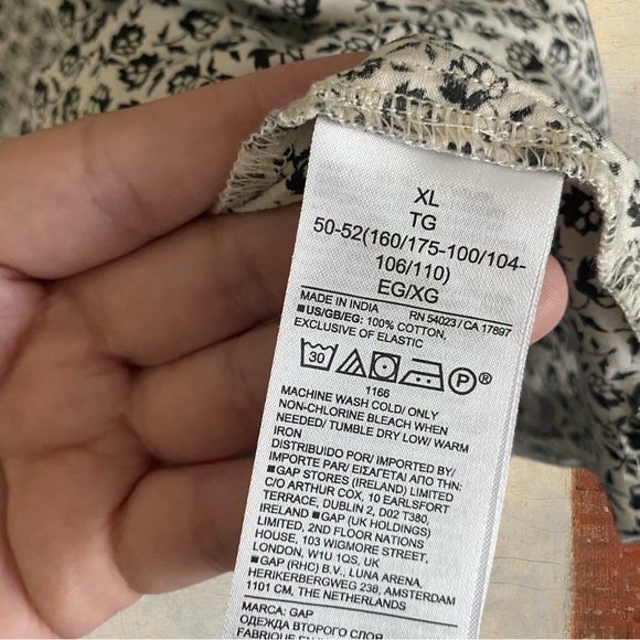 GAP Black and White V-Neck Sundress with Bishop Sleeves - Picture 9 of 11